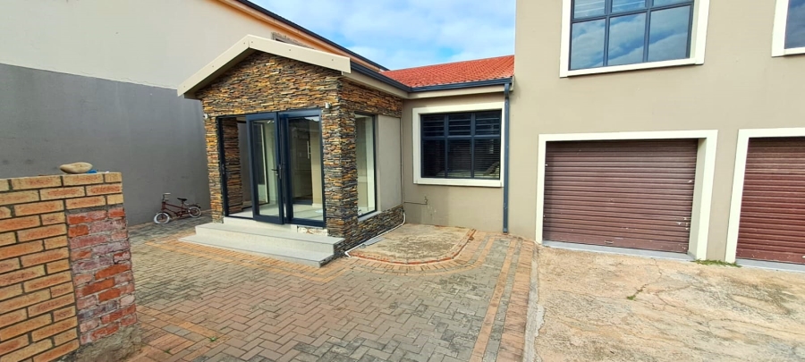 5 Bedroom Property for Sale in Noorsekloof Eastern Cape